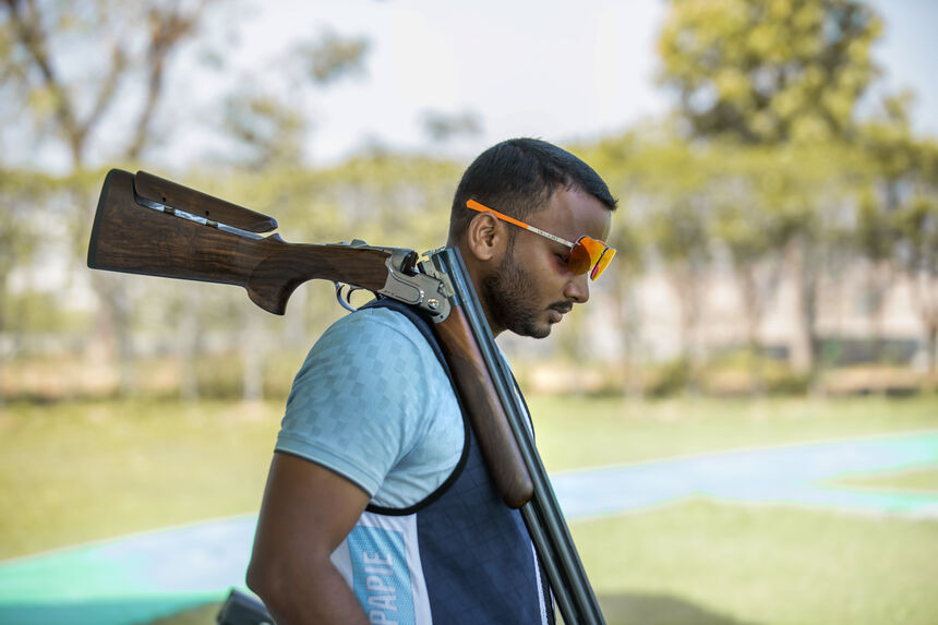 A shooter at the Crowne range, Valad